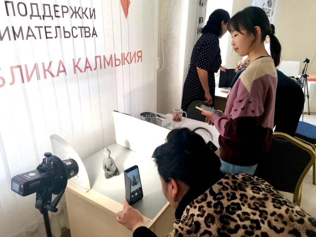 Самозанятые Калмыкии освоили навык фотографии