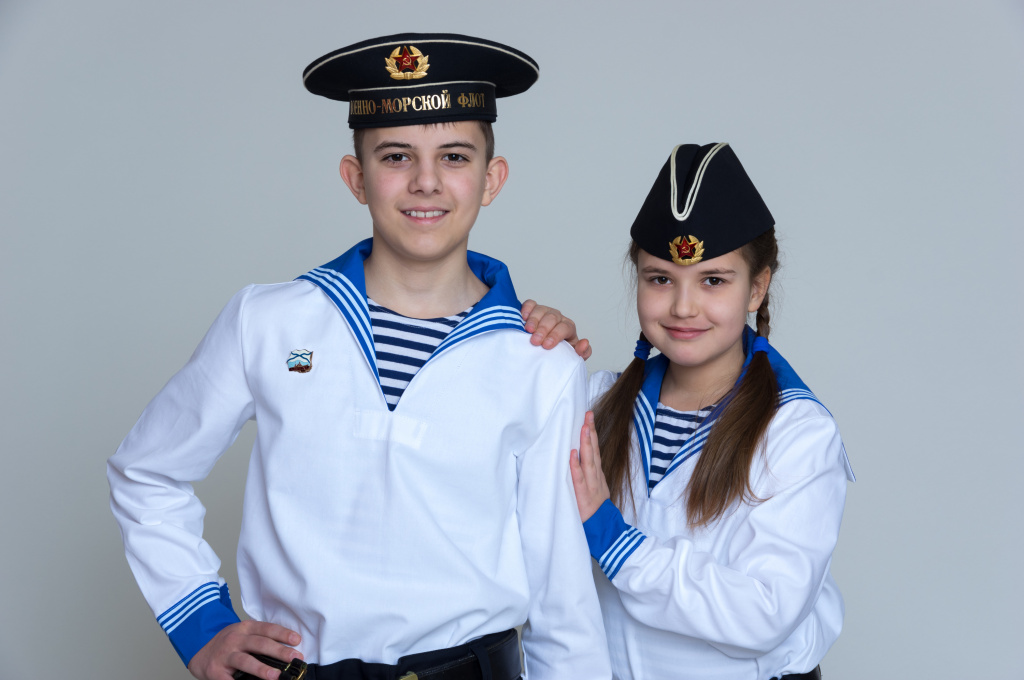 Как супруги из Воронежа шьют солдатскую форму для детей